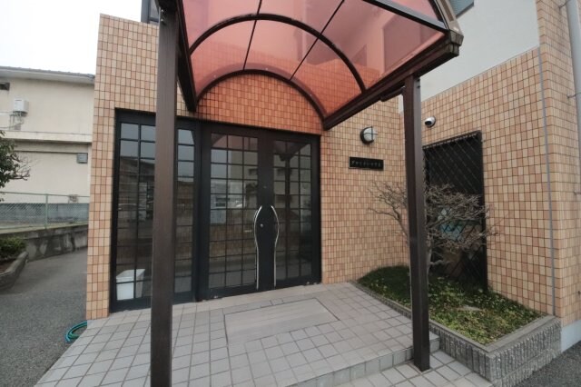 物件外観写真2　(毎日通るエントランスはこのようになっています)