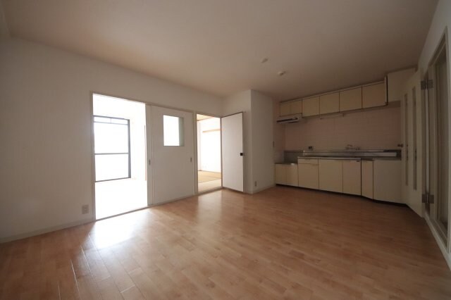 物件内観写真6　(居間です)