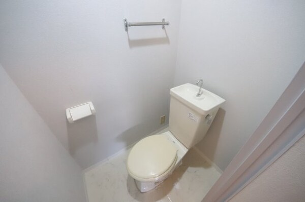 トイレ(シンプルで使いやすいトイレです)