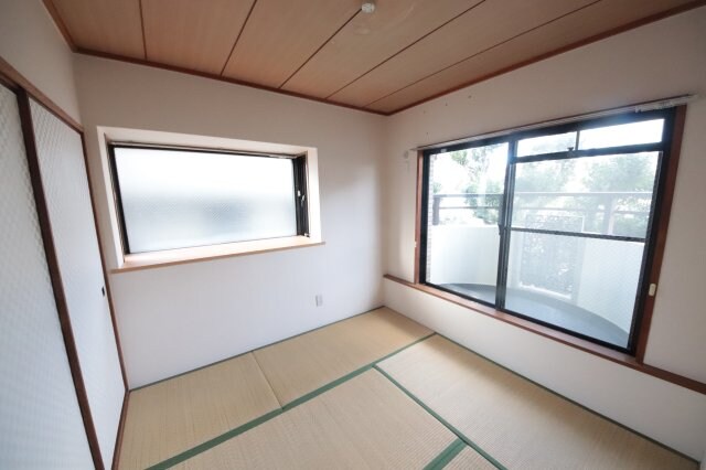 物件内観写真15　(来客時にも便利な和室付き)