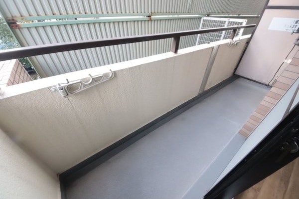 バルコニー(広々としたバルコニーです)