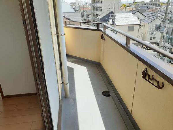バルコニー(お洗濯にも便利なバルコニー付き)