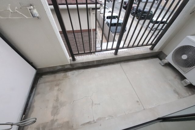 物件内観写真21　(暖かな日差しのふりそそぐバルコニー)