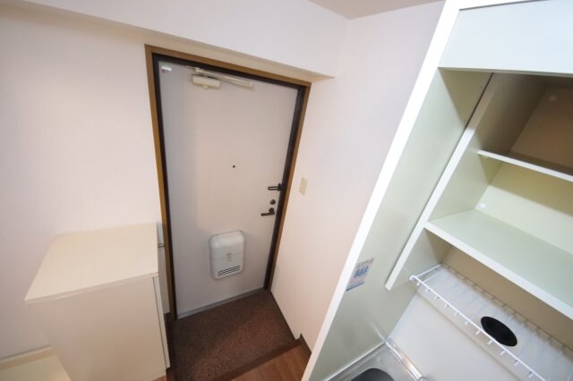 物件内観写真15　(ゆったりとした玄関です)
