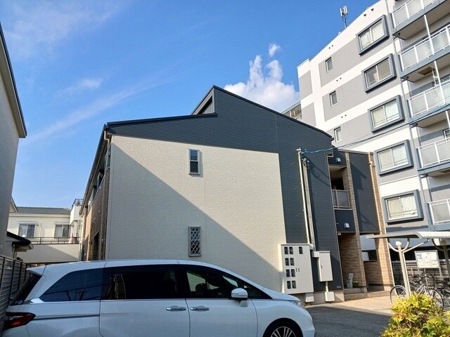 物件外観写真1　(外観もきれいです)