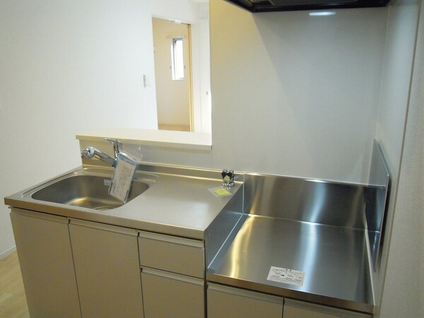 キッチン(コンパクトなキッチンで掃除もラクラク)