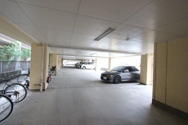 駐車場(駐車場に車を止められます)