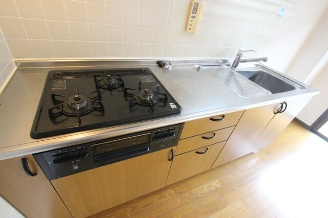 物件内観写真7　(コンパクトなキッチンで掃除もラクラク)