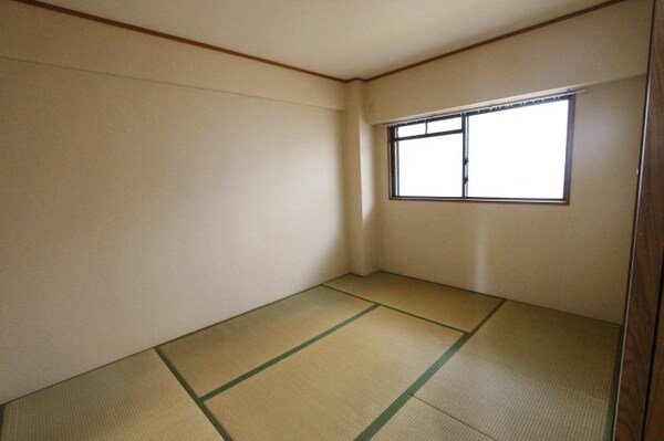 和室(趣のある和室です)