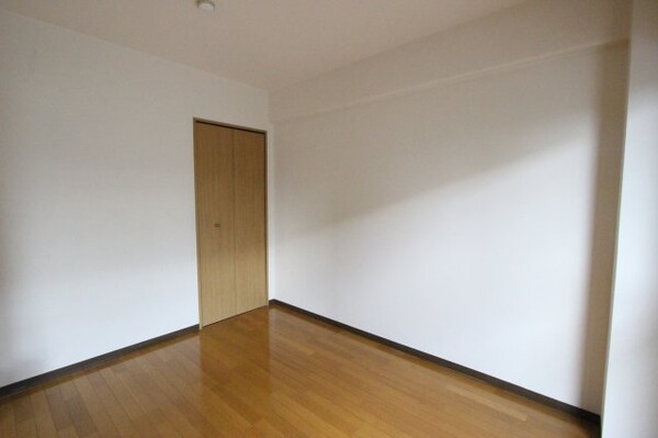 寝室(ゆとりの広さです)