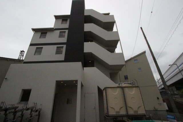 物件外観写真3　(落ち着いた雰囲気の外観です)