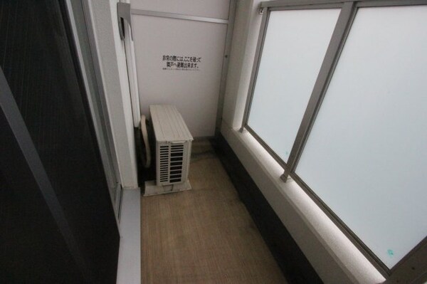 バルコニー(外からの目が気にならないバルコニーで洗濯物が干せます)