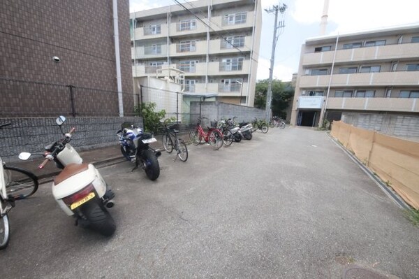 駐車場(駐車スペースもあります)