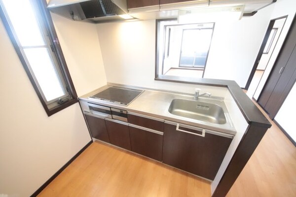 キッチン(コンパクトなキッチンで掃除もラクラク)
