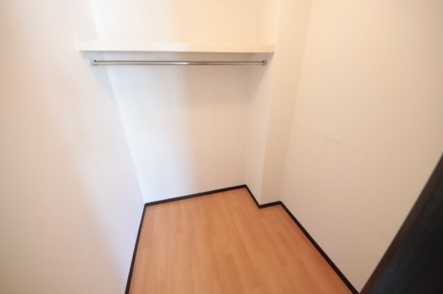 物件内観写真9　(便利な収納スペースです)