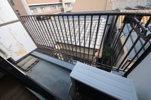 バルコニー(バルコニーからの眺めを楽しみながら食事をしませんか)