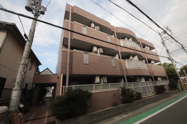 物件外観写真1　(外観は落ち着いています)