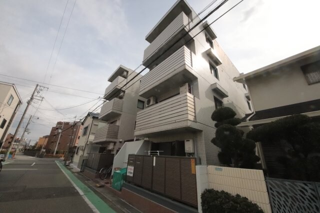 物件外観写真2　(落ち着いた雰囲気の外観です)