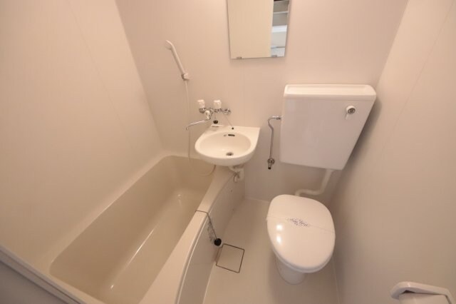 物件内観写真4　(日々の暮らしに欠かせないお風呂です)