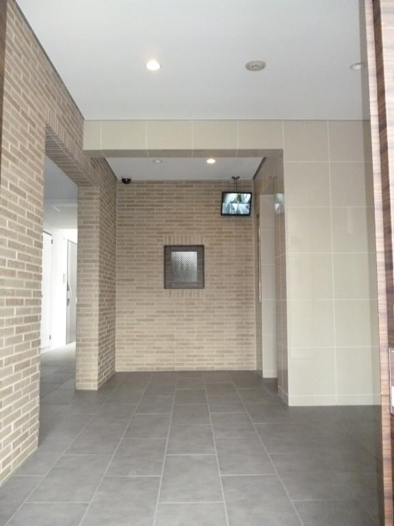 物件外観写真3　(ゆとりのあるロビーです)