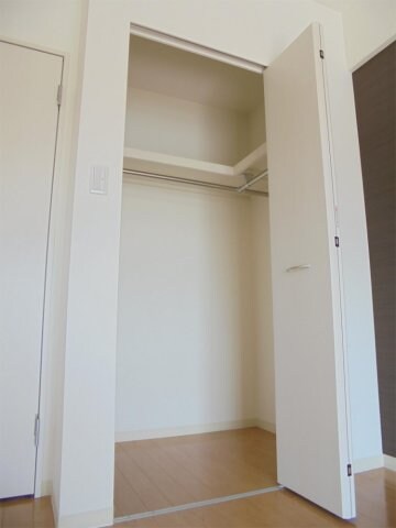 物件内観写真12　(たっぷりとした収納スペースです)