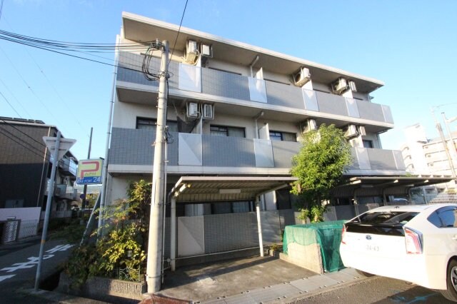 物件外観写真1　(きれいな外観です)