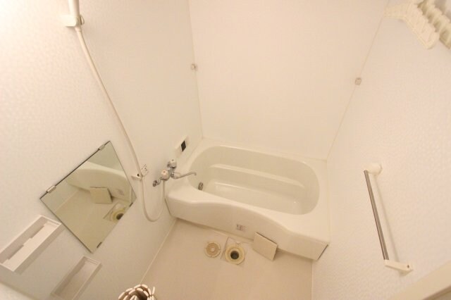 物件内観写真8　(コンパクトで使いやすいお風呂です)