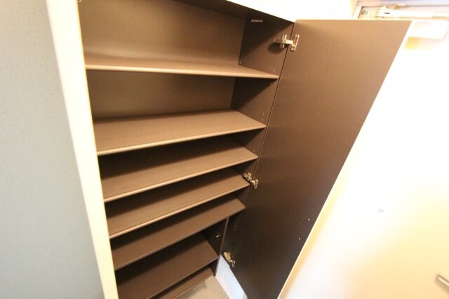 物件内観写真10　(小物を収納するのに便利です)