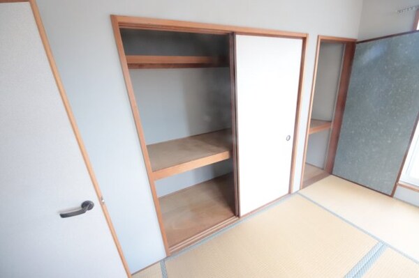 収納(小物を収納するのに便利です)