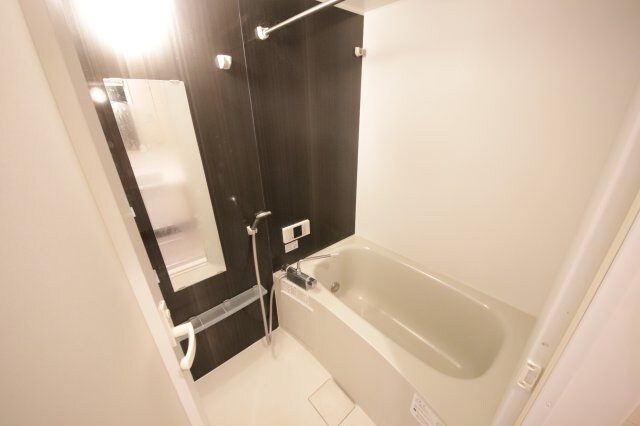 物件内観写真5　(日々の疲れを癒すお風呂付です)