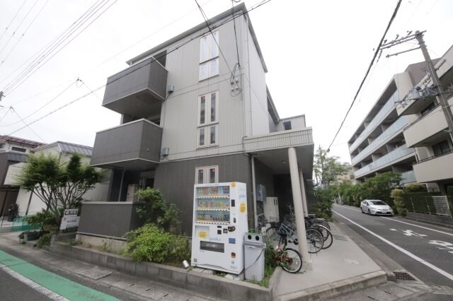 物件外観写真4　(外観は落ち着いています)