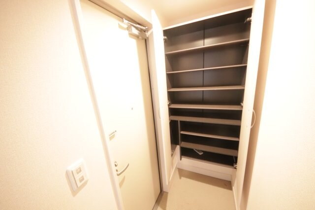 物件内観写真9　(こまごまとしたものを収納できそうですね)