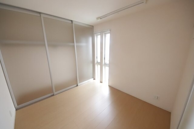 物件内観写真12　(コンパクトで使いやすい洋室です)