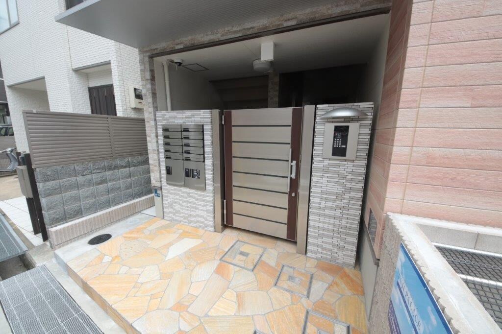 物件外観写真2　(毎日通るエントランスはこのようになっています)