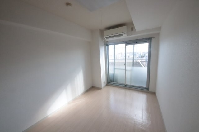 物件内観写真7　(ゆったり過ごせる居間です)