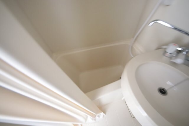 物件内観写真9　(日々の疲れを癒すお風呂付です)