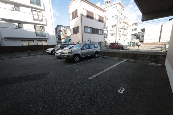駐車場(駐車場があるので、車を買う予定の方も安心です)