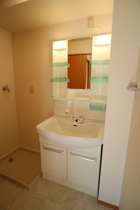 物件内観写真9　(脱衣スペースもあります)