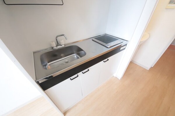 キッチン(コンパクトなキッチンで掃除もラクラク)