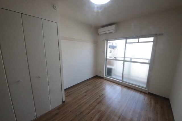 物件内観写真6　(ゆったりとしたリビングです)