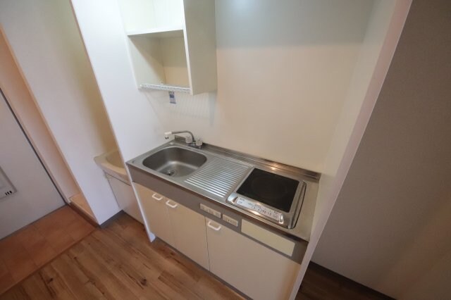 物件内観写真8　(コンパクトなキッチンで掃除もラクラク)