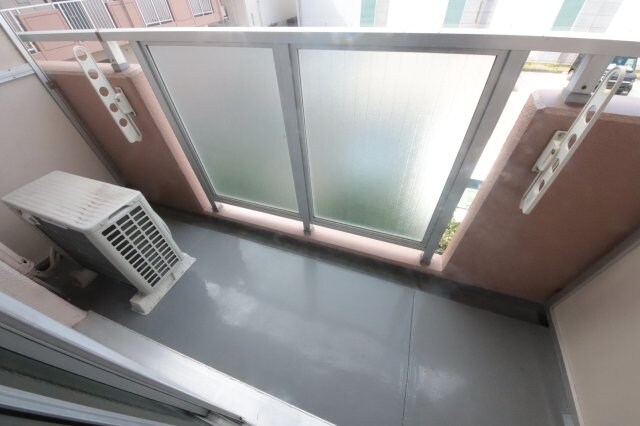 物件内観写真10　(広々としたバルコニーです)