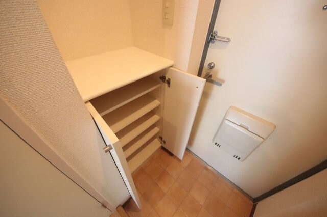 物件内観写真12　(小物を収納するのに便利です)