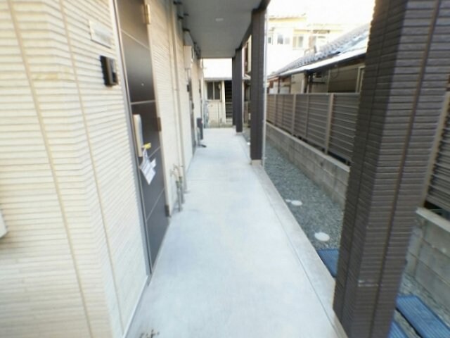 物件外観写真2　(清潔なロビーです)