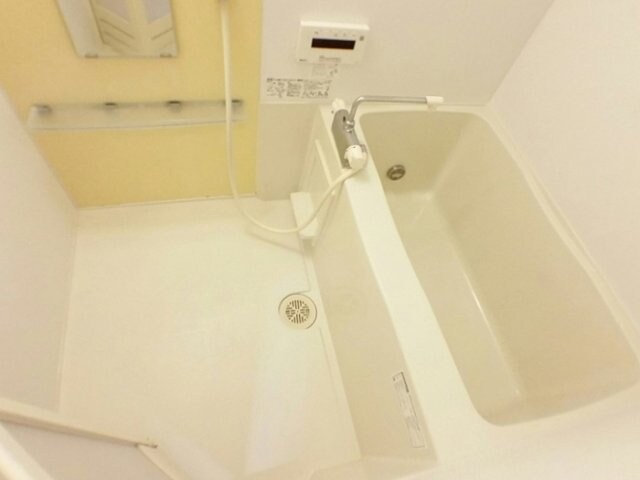 物件内観写真6　(日々の疲れを癒すお風呂付です)