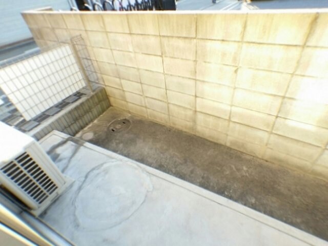 物件内観写真14　(暖かな日差しのふりそそぐバルコニー)