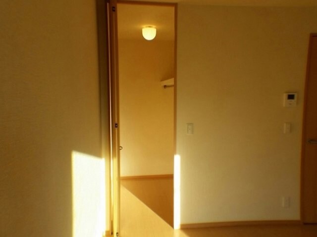 物件内観写真15　(内装は落ち着いています)