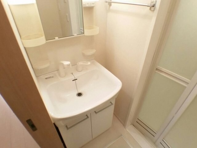 物件内観写真16　(明るい洗面所です)