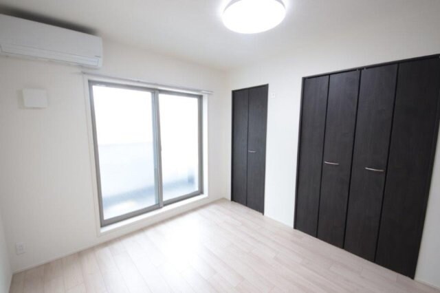 物件内観写真12　(こちらのリビングで趣味の時間をお楽しみください)