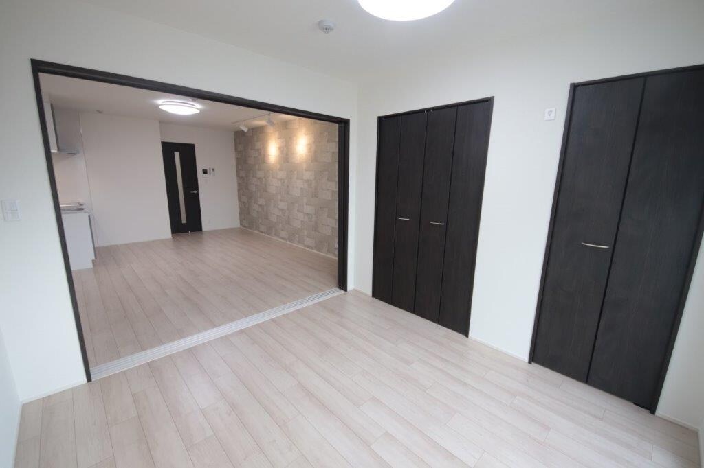 物件内観写真13　(ゆったりとした居間です)